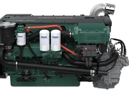 High-performance marine diesel engine with dual oil filters, green casing, and advanced components for powerboating.